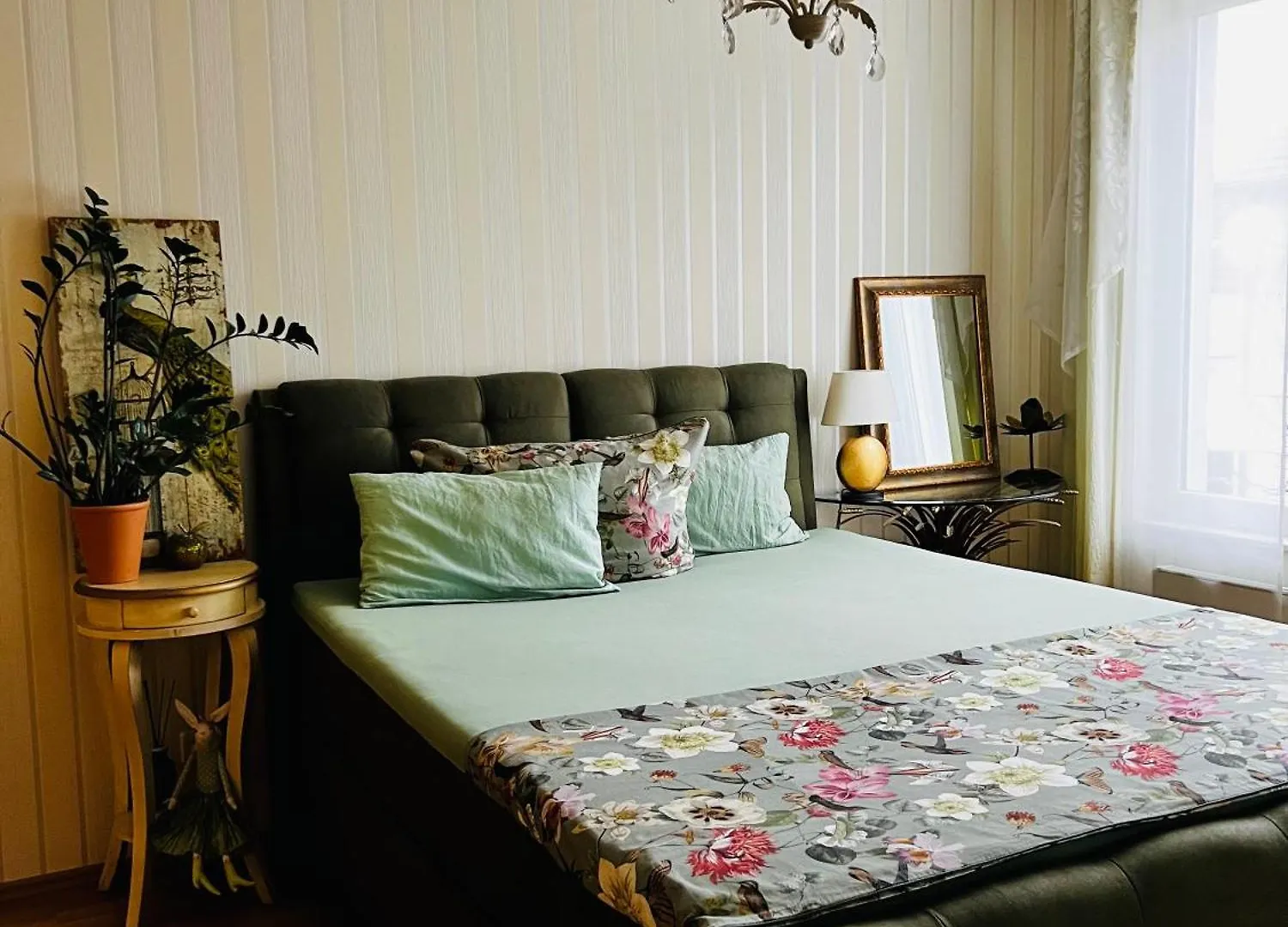 Contacten van Exklusives Haus Mit Garten